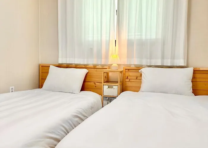 Yeonnam Forest Road - Hongdae#bts Tour#짐보관#올리브영#k뷰티#광화문#종로#강남#케더헌명소#최대12인#가족,단체 아파트 *